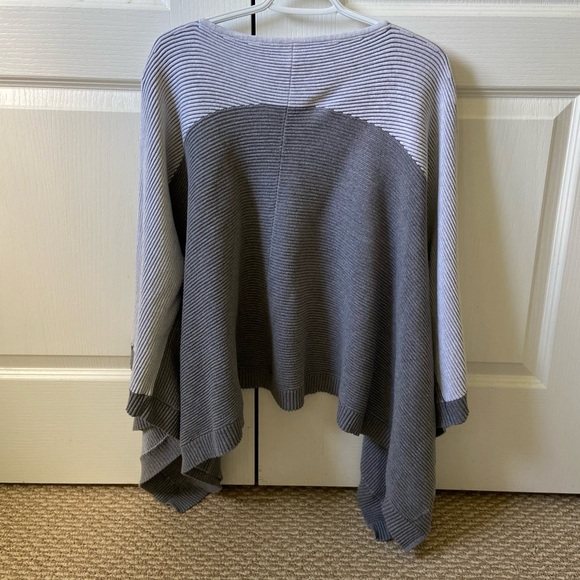 Lululemon “it all lines up” poncho one size grey white striped - Picture 1 of 5